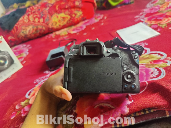 Canon 200D With Prime Lens and Sandisk Original 64GB Memory